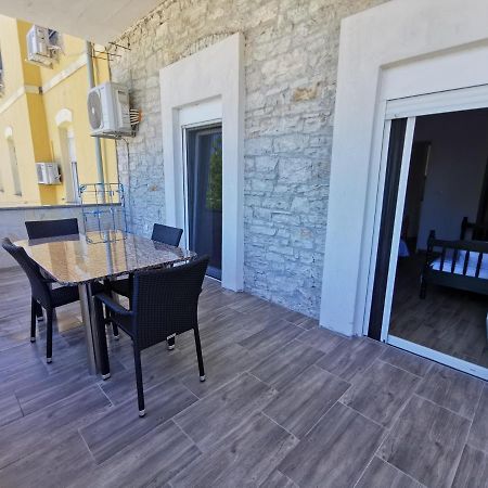 Apartment Damir Pula Buitenkant foto