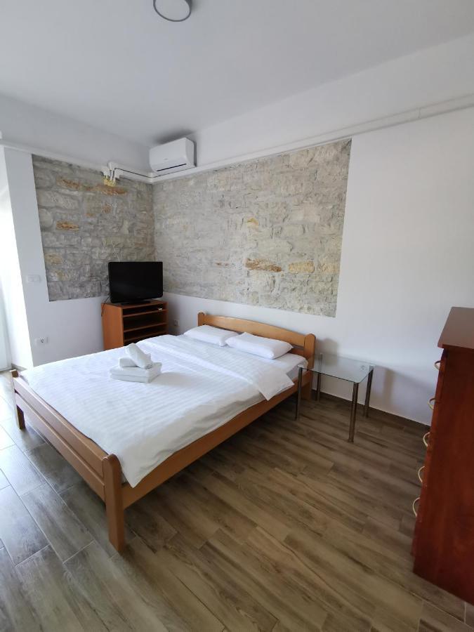 Apartment Damir Pula Buitenkant foto